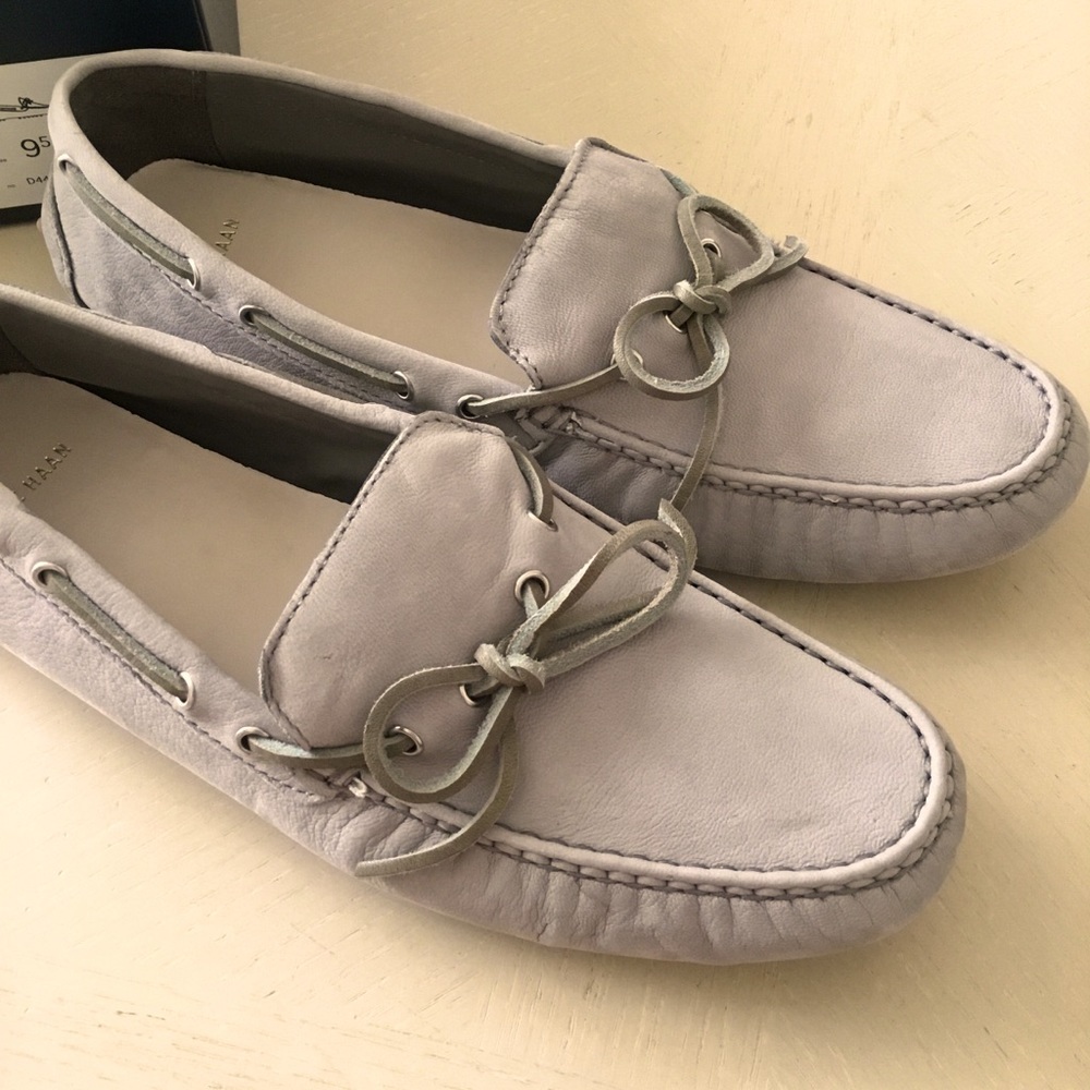 Cole Haan Grey Leather Suede Moccasins Size 9.5
﻿